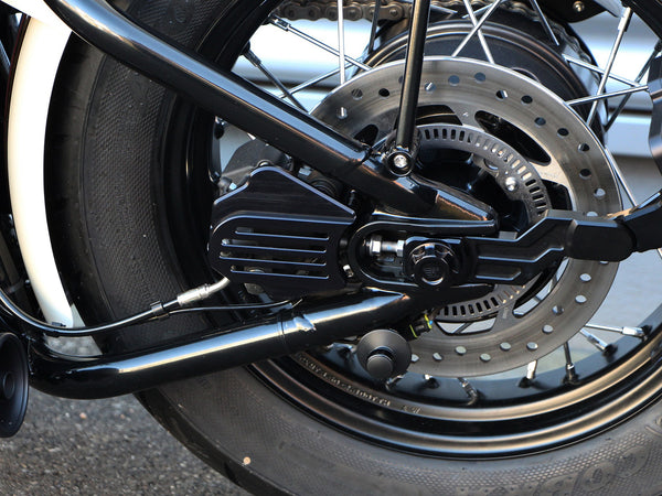 Triumph Bonneville Bobber - Cover rear motorbike brake caliper