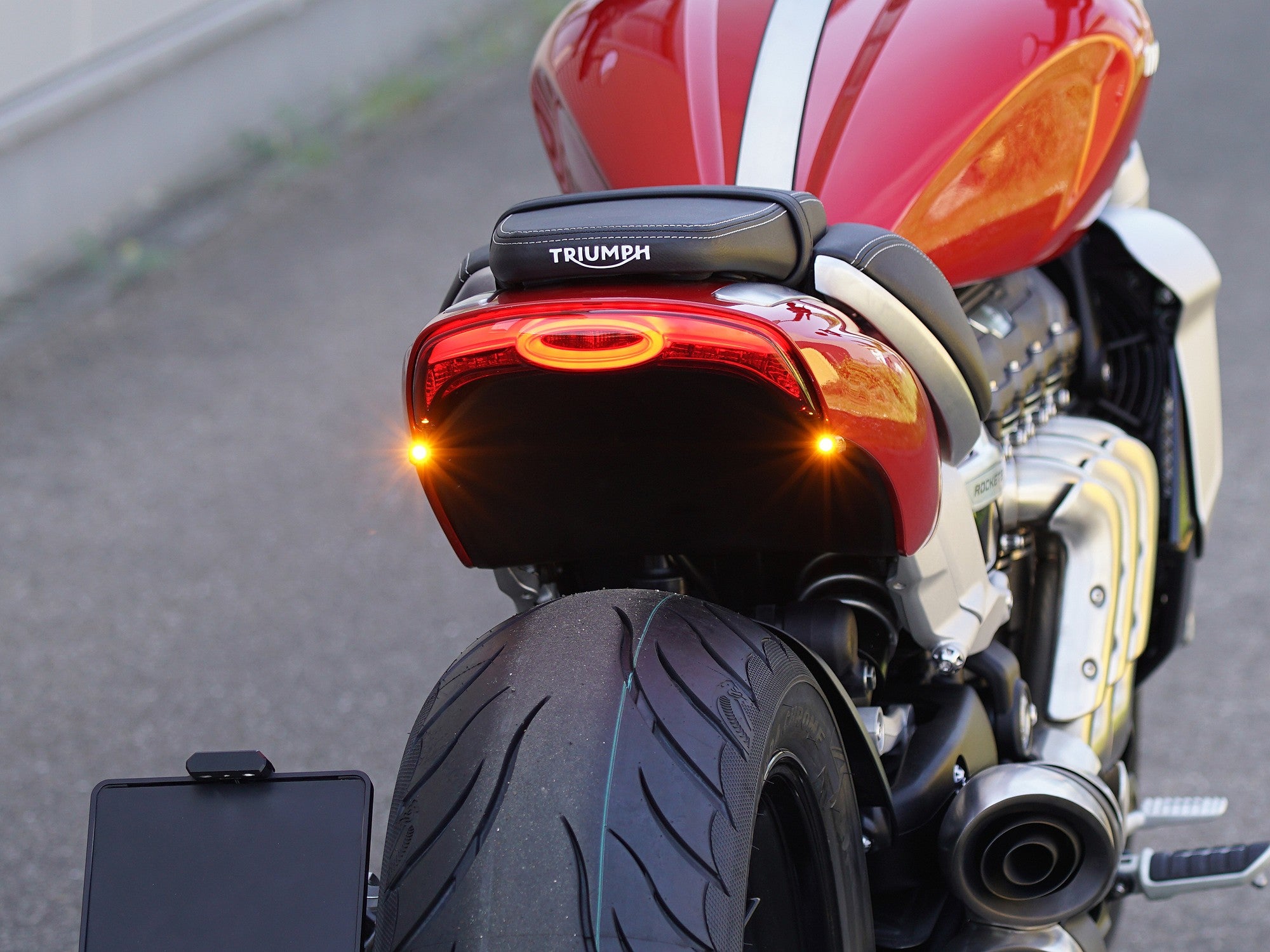 Triumph Scrolling LED Rear Indicator Kit A9838163 – Triumph Direct Triumph Scrolling LED Rear Indicator Kit A9838163 – Triumph Direct