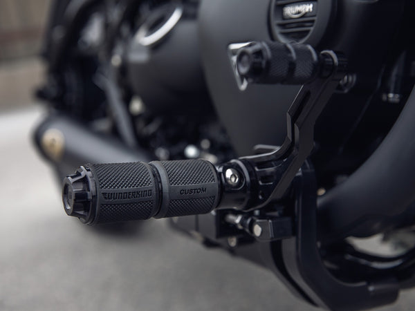 Triumph Bonneville Bobber-Forward foot control